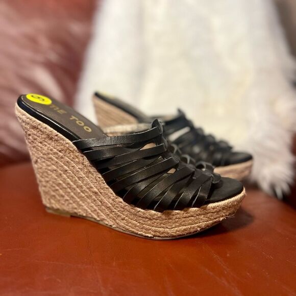 ME TOO Black Hutch Strappy Wedge Sandals - Picture 3 of 7